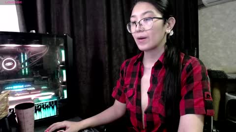 Aisha online show from 02.04.25