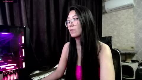 Aisha online show from 02.10.25