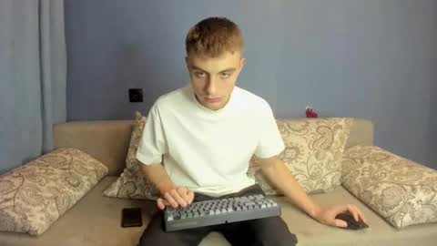 bristlebback online show from 09.18.25