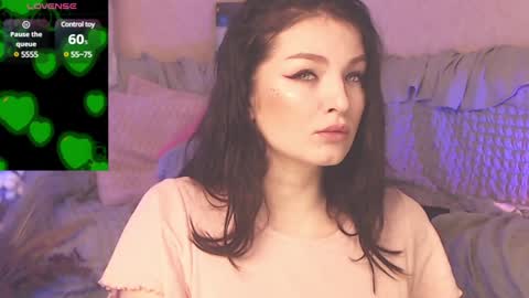 Snapshot of britneybarker chatting on 12.08.24 britneybarker online show from 12.08.24