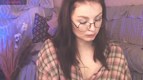 Snapshot of britneybarker chatting on 12.14.24 britneybarker online show from 12.14.24
