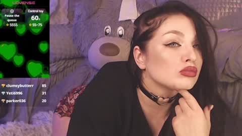 Snapshot of britneybarker chatting on 12.18.24 britneybarker online show from 12.18.24