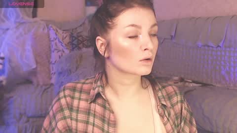 Snapshot of britneybarker chatting on 12.26.24 britneybarker online show from 12.26.24