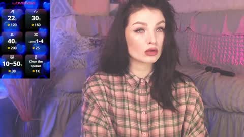 Snapshot of britneybarker chatting on 12.31.24 britneybarker online show from 12.31.24