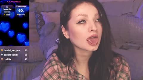 Snapshot of britneybarker chatting on 02.04.25 britneybarker online show from 02.04.25