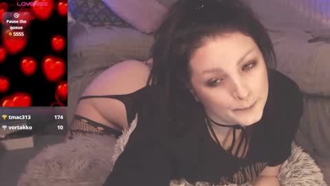Snapshot of britneybarker chatting on 02.13.25 britneybarker online show from 02.13.25