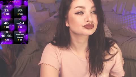 Snapshot of britneybarker chatting on 02.14.25 britneybarker online show from 02.14.25