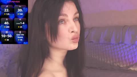 Snapshot of britneybarker chatting on 03.08.25 britneybarker online show from 03.08.25