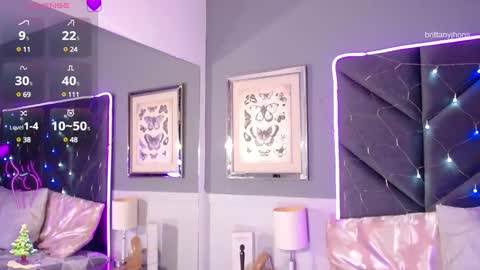 Snapshot of brittanyjhonnns chatting on 12.17.24 brittany 25 years old happy as a worm online show from 12.17.24