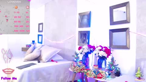 Snapshot of brittanyjhonnns chatting on 12.29.24 brittany 25 years old happy as a worm online show from 12.29.24