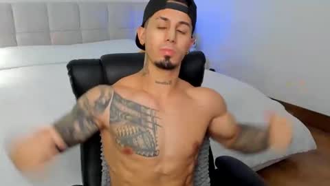 Snapshot of brody_dallas1 chatting on 11.07.25 brody_dallas1 online show from 11.07.25