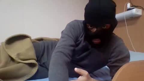 Snapshot of brownmanin40s chatting on 12.20.25 brownmanin40s online show from 12.20.25