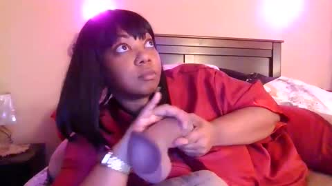 Snapshot of brownroundrenee chatting on 01.13.25 brownroundrenee online show from 01.13.25