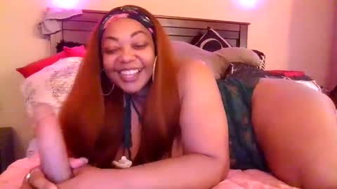 Snapshot of brownroundrenee chatting on 02.03.25 brownroundrenee online show from 02.03.25