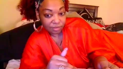 Snapshot of brownroundrenee chatting on 02.08.25 brownroundrenee online show from 02.08.25