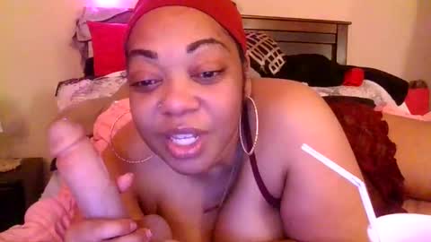 Snapshot of brownroundrenee chatting on 03.01.25 brownroundrenee online show from 03.01.25