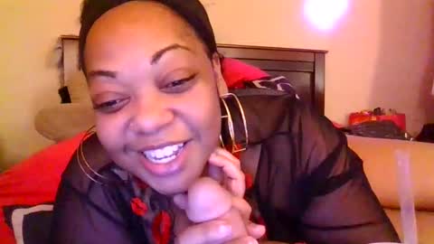 Snapshot of brownroundrenee chatting on 03.10.25 brownroundrenee online show from 03.10.25