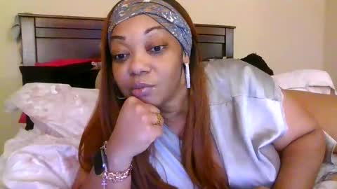 Snapshot of brownroundrenee chatting on 10.09.25 brownroundrenee online show from 10.09.25