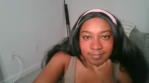 Snapshot of brownsugarcutie3 chatting on 10.15.25 Brownsuagrcutie online show from 10.15.25