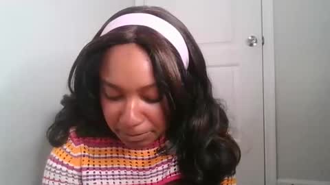 Snapshot of brownsugarcutie3 chatting on 10.18.25 Brownsuagrcutie online show from 10.18.25