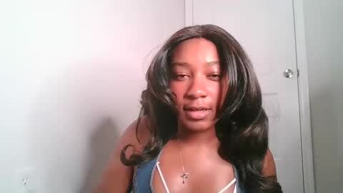 Snapshot of brownsugarcutie3 chatting on 10.19.25 Brownsuagrcutie online show from 10.19.25