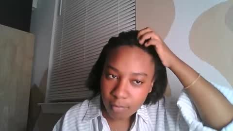 Snapshot of brownsugarcutie3 chatting on 10.25.25 Brownsuagrcutie online show from 10.25.25
