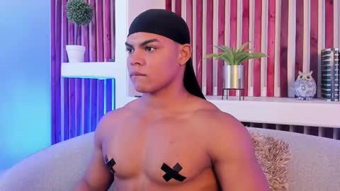 Snapshot of bruce_stroud chatting on 10.09.25 bruce_stroud online show from 10.09.25