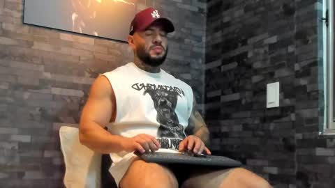 Snapshot of brucedallas chatting on 05.15.26 brucedallas online show from 05.15.26