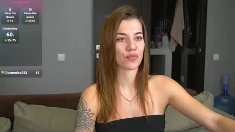 Snapshot of brunette_from_the_moon chatting on 11.19.25 Alice online show from 11.19.25