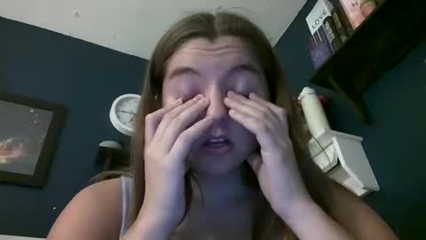 brunettebaby040 online show from 09.14.25