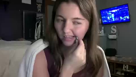 brunettebaby040 online show from 10.14.25