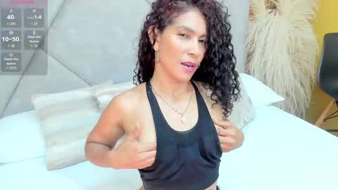 Snapshot of brunnette_sensation chatting on 11.10.25 Linda online show from 11.10.25