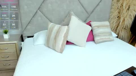 Snapshot of brunnette_sensation chatting on 02.14.26 Linda online show from 02.14.26