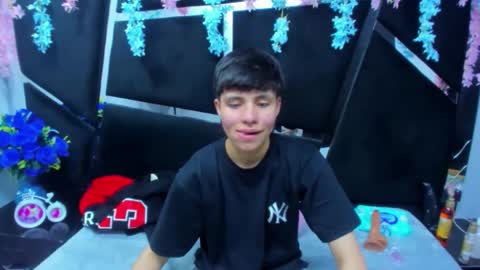 Snapshot of bruno_cruz chatting on 12.14.25 Bruno Cruz online show from 12.14.25