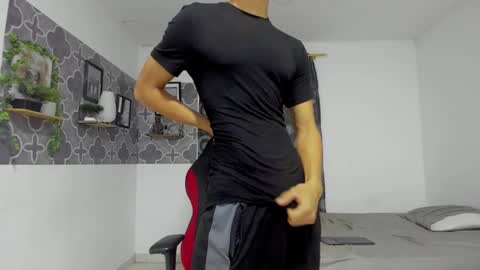 Snapshot of bruno_snow chatting on 09.17.25 bruno_snow online show from 09.17.25