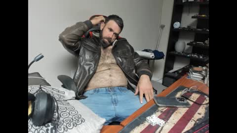 Snapshot of brutalmaster1983 chatting on 12.19.24 BRUTALMASTER1983 online show from 12.19.24