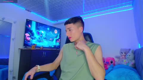 Snapshot of bryam_hot chatting on 01.21.25 BRYAM INDEPENDENT MODEL online show from 01.21.25