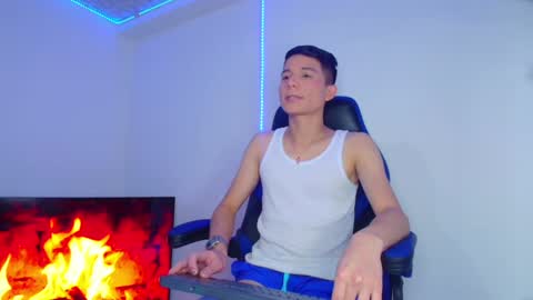 Snapshot of bryam_hot chatting on 01.29.25 BRYAM INDEPENDENT MODEL online show from 01.29.25