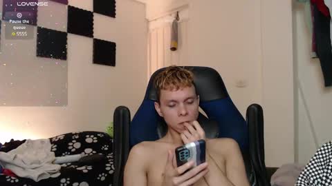 Snapshot of bryamado chatting on 01.21.25 bryamado online show from 01.21.25