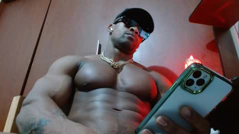 Enjoy the best muscle straws   online show from 03.08.25