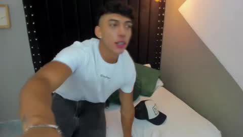 Snapshot of bryan_robayo5 chatting on 11.30.25 Bryan online show from 11.30.25