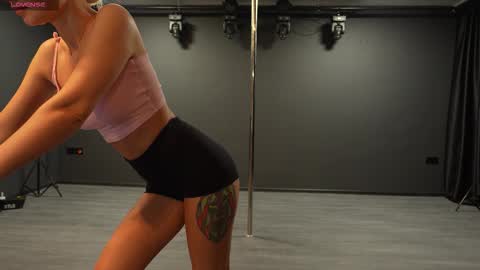 Bubble  gum  online show from 11.15.25