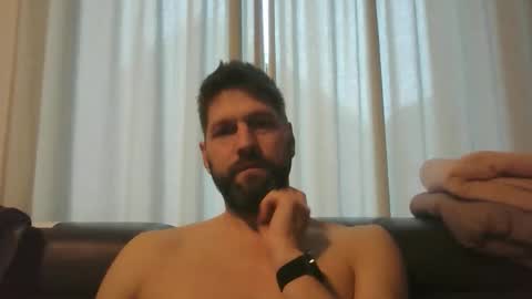 bubblebee1982 online show from 11.23.25