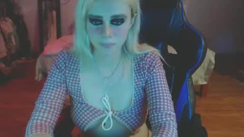 Snapshot of bubblebut11 chatting on 12.19.24 Isabella but call me isa  online show from 12.19.24