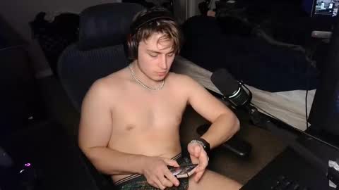 Snapshot of bubblebuttbdn chatting on 11.12.25 BubblebuttBdn online show from 11.12.25