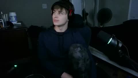 Snapshot of bubblebuttbdn chatting on 11.25.25 BubblebuttBdn online show from 11.25.25