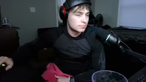 Snapshot of bubblebuttbdn chatting on 12.21.25 BubblebuttBdn online show from 12.21.25