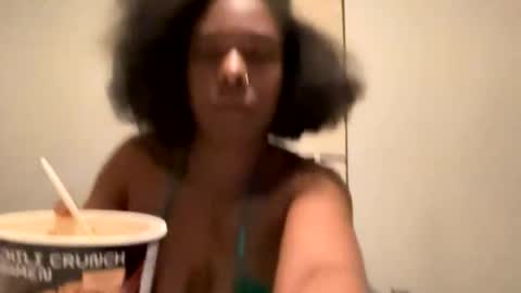 Snapshot of bubblezthedoll chatting on 03.02.26 Bubblez the Doll online show from 03.02.26