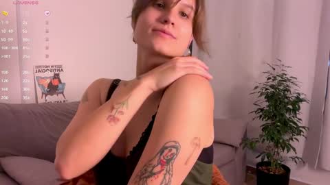 Snapshot of buckwheat_queen chatting on 06.01.26 Mira online show from 06.01.26
