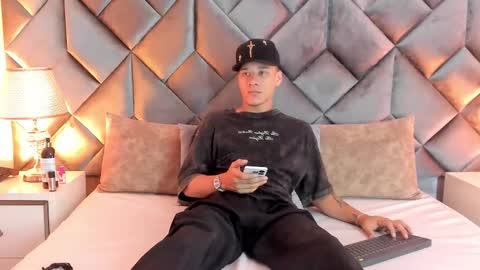 Snapshot of buda_and_cataleya_ chatting on 02.25.26 Buda y Cataleya online show from 02.25.26